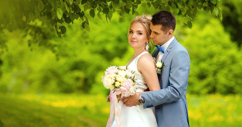 Жених и невеста - лето и зелень