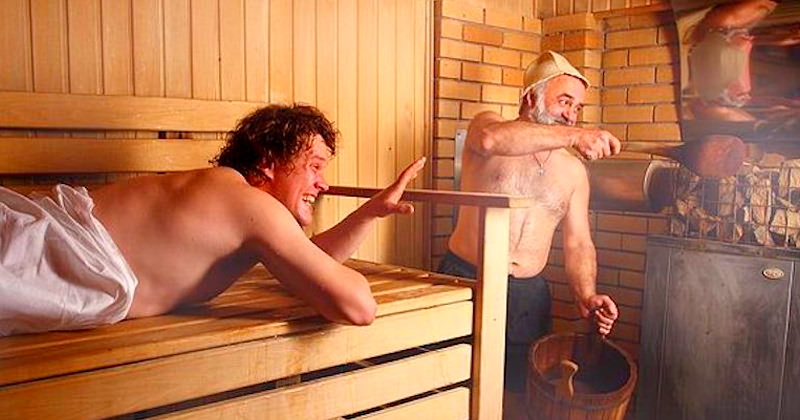 Русская баня - мужчина в 50 лет